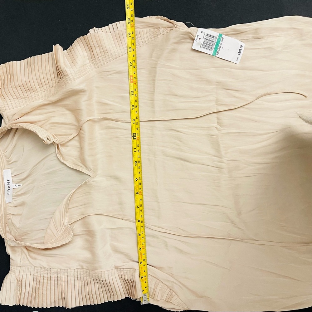 NWT✨ FRAME Pleat Keyhole Blouse - Picture 9 of 10